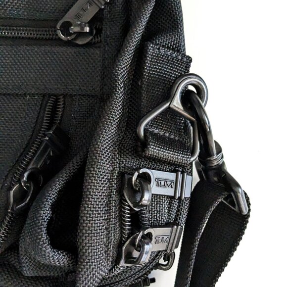 TUMI Slim Portfolio laptop travel bag - Picture 7 of 9